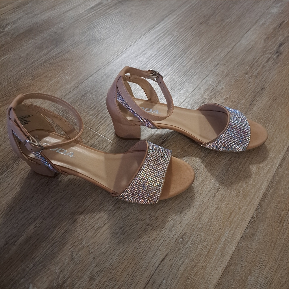 Soda Sparkling Nude Ankle-Strap Sandals with Rhinestone Band Big Girls Size 4